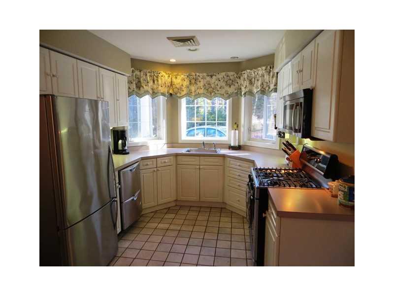 2 Round Cove Road, Unit 2 Phippsburg, ME 04562 - Photo 11 of 22 Kitchen.