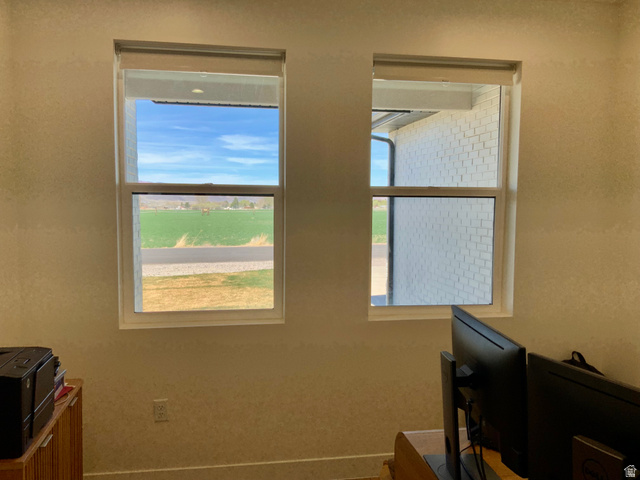 277 West 800 South Monroe, UT 84754 - Photo 12 of 46 Detailed view of a desk