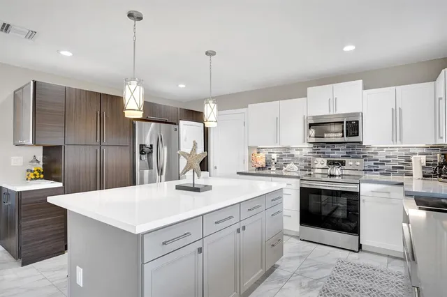 $5,900 | 1236 Northeast 18th Avenue, Fort Lauderdale, FL 33304