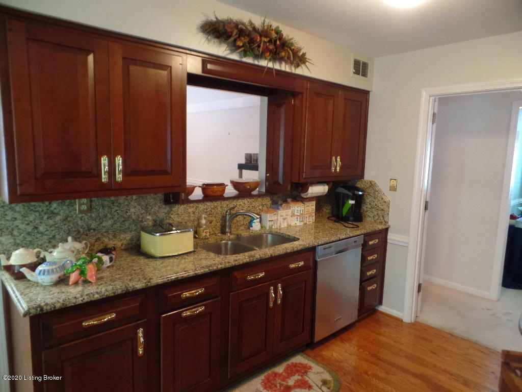 705 Farmingham Road Louisville, KY 40243 - Photo 13 of 29 SAM_2776