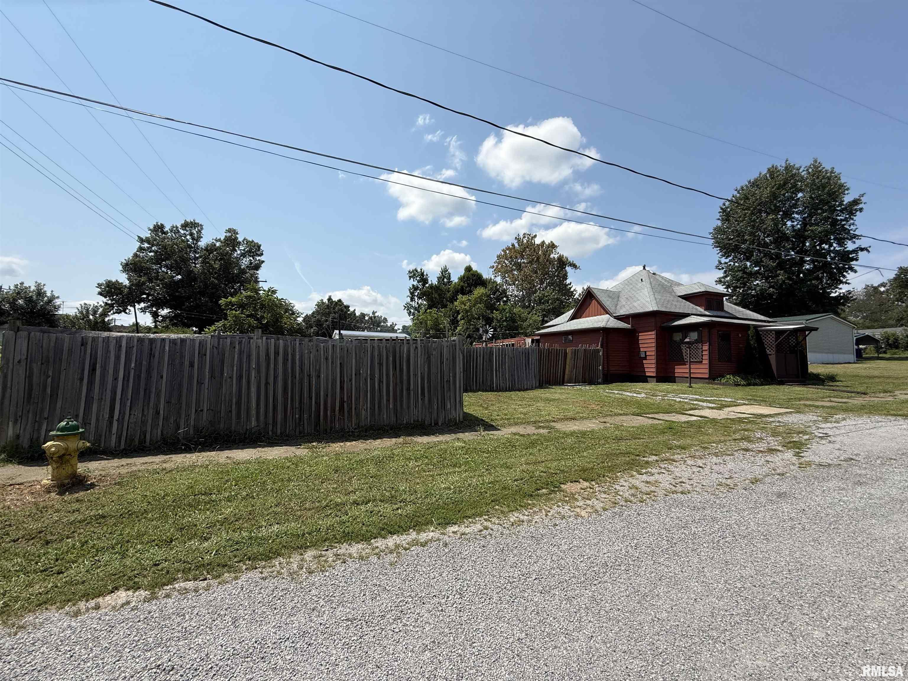 1555 Reed Street Eldorado, IL 62930 - Photo 3 of 26 Gallery Image 3