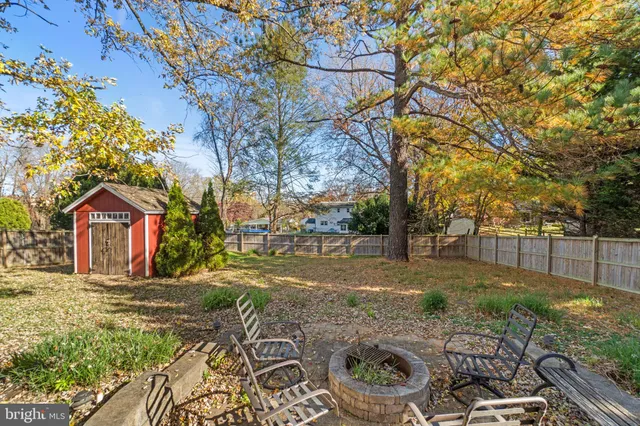a view of a yard with brick house