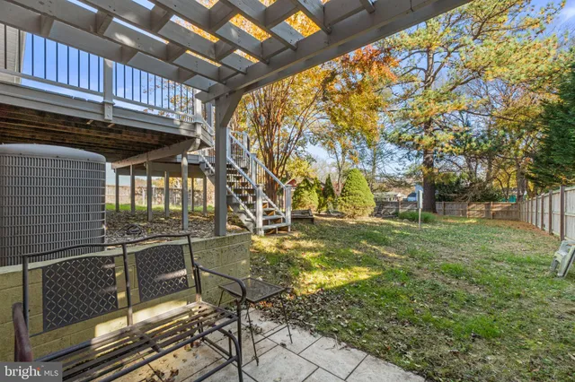 a view of a house with backyard
