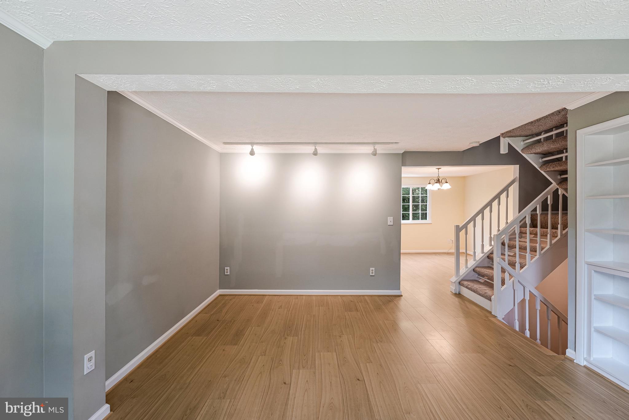 1668 Barnstead Drive Reston, VA 20194 - Photo 8 of 30 Living room