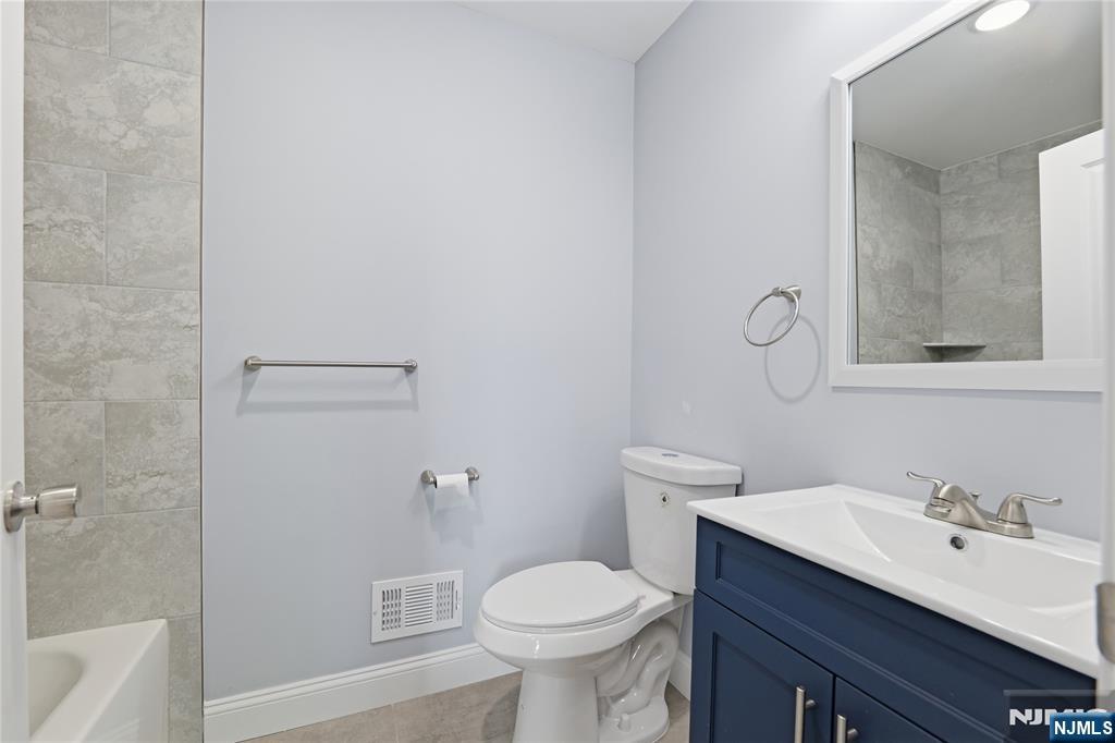 23 Edwin Place Newark, NJ 07112 - Photo 7 of 32