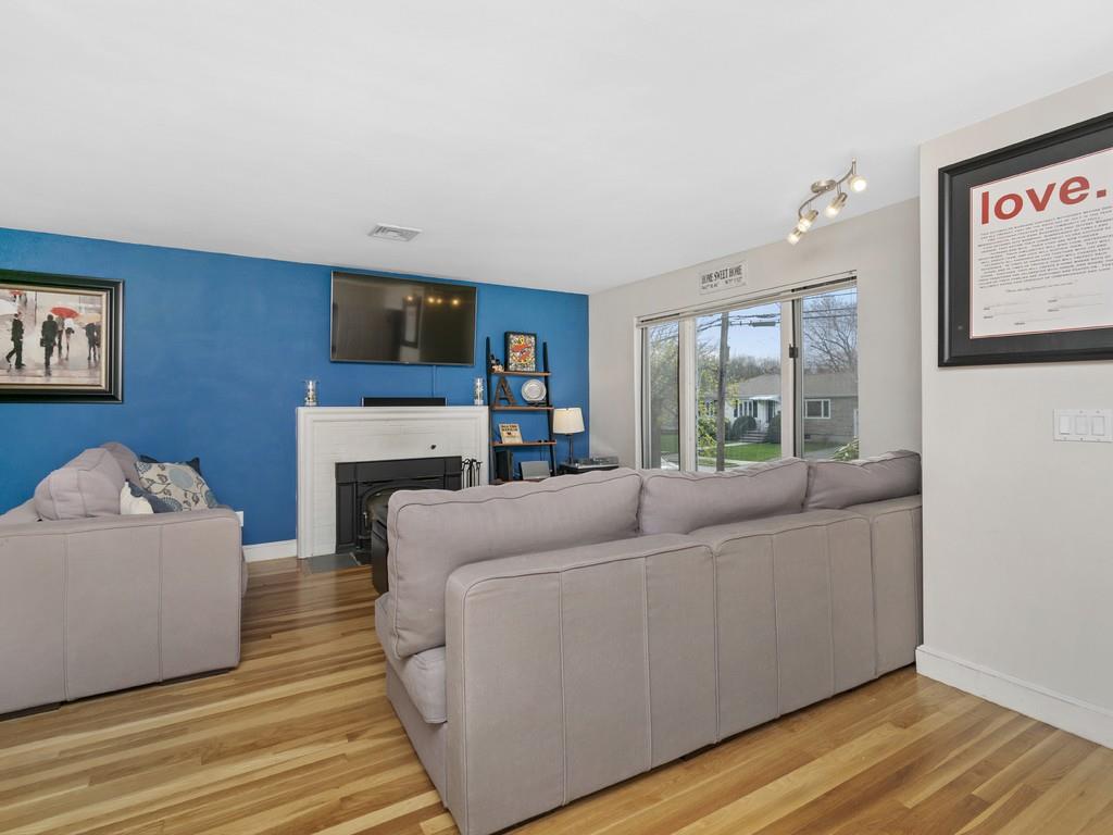 143 Truman Road Newton, MA 02459 - Photo 3 of 34 Gallery Image 3