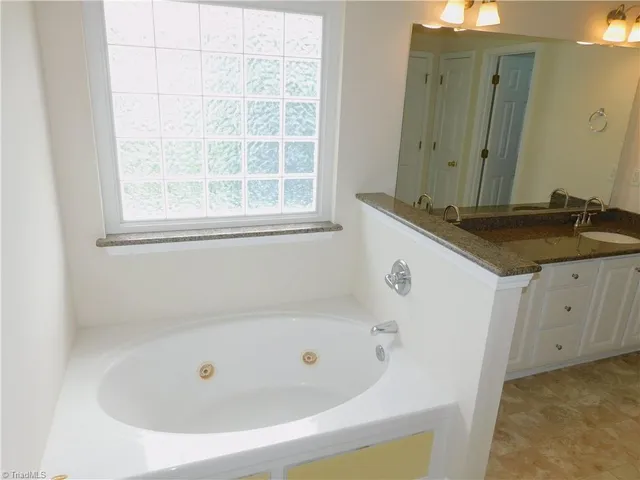 $2,095 | 4706 Ridgefall Road, Greensboro, NC 27410