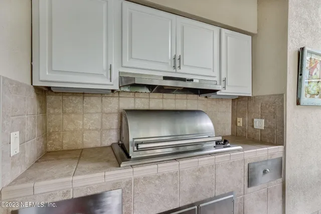 a sign that is sitting on a sidewalk in front of house