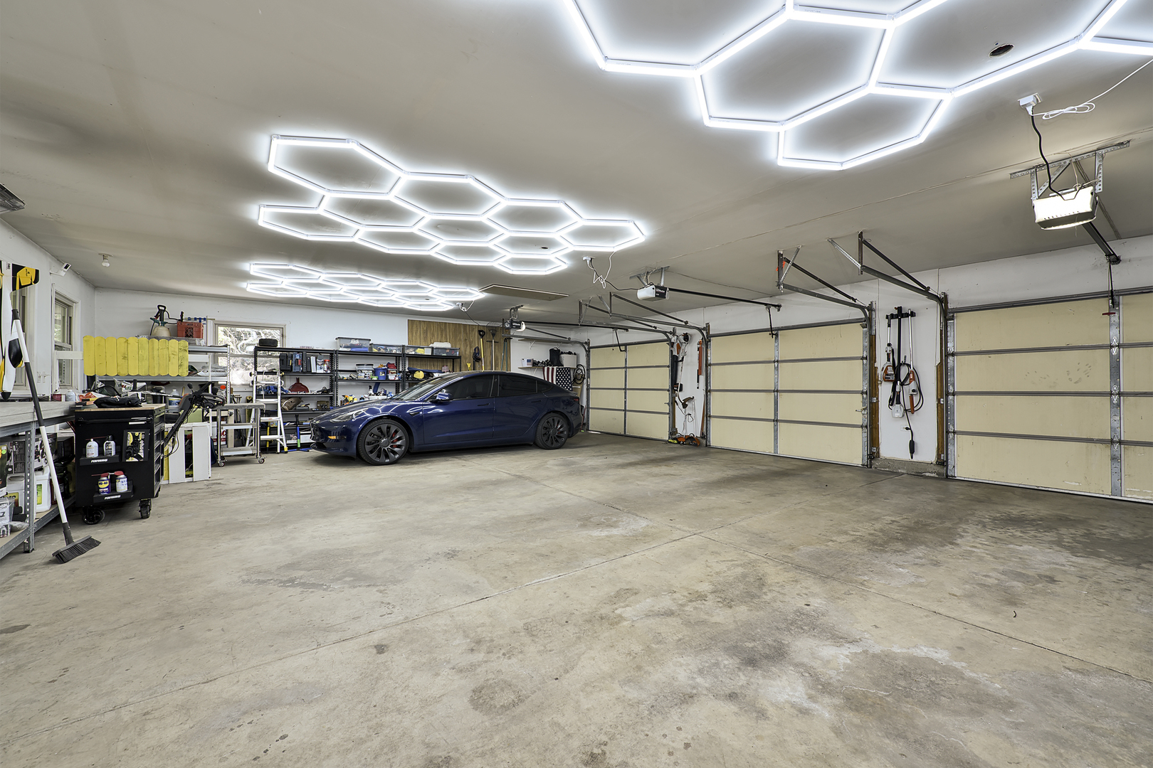 144 North Highland Road Inverness, IL 60067 - Photo 33 of 49 a view of garage