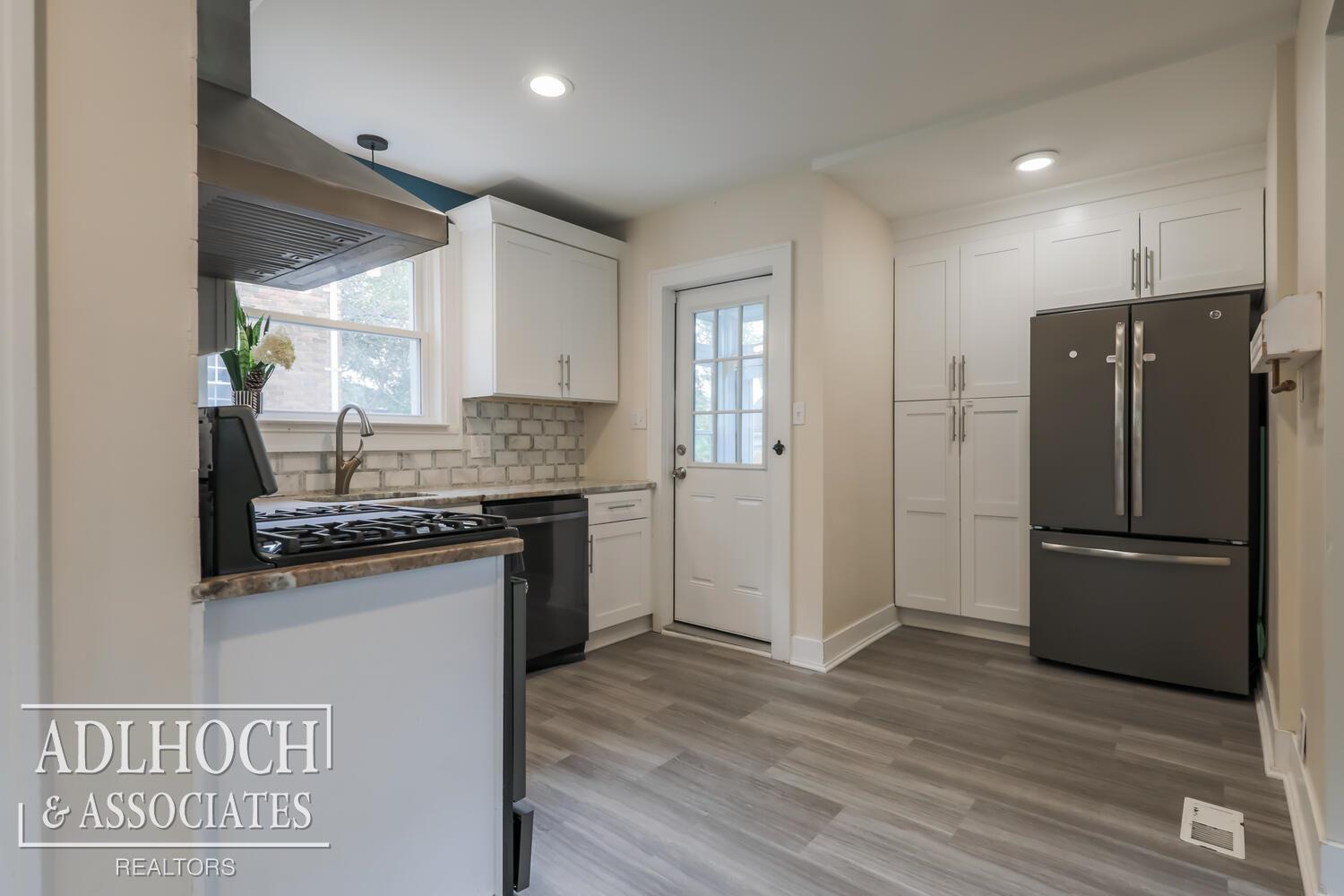 1438 Yorkshire Road Grosse Pointe Park, MI 48230 - Photo 8 of 19