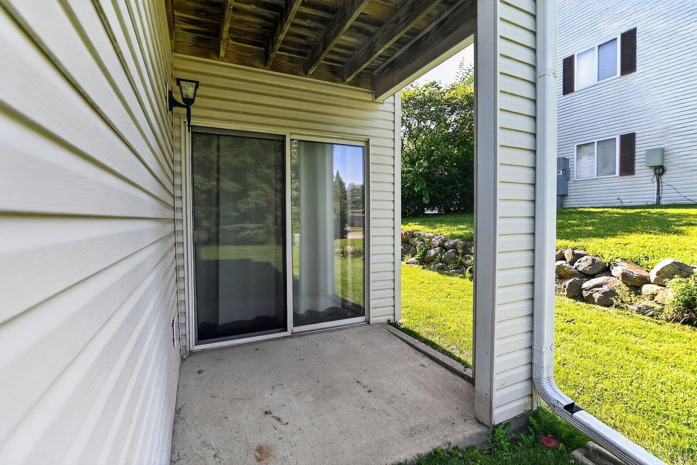 952 Rockefeller Lane Madison, WI 53704 - Photo 2 of 19