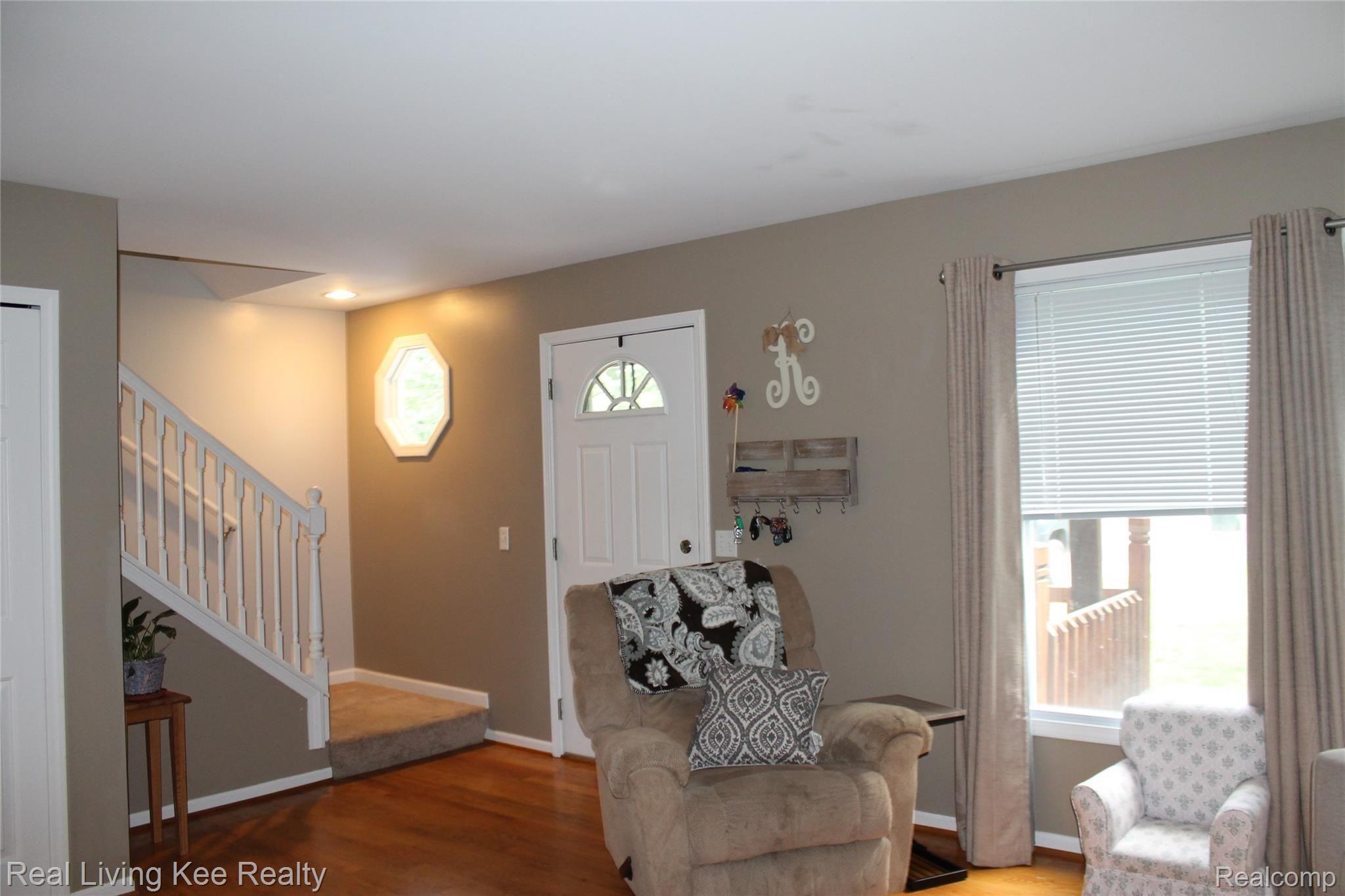 2674 Simpson Drive Rochester, MI 48309 - Photo 4 of 35 IMG_4504.JPG