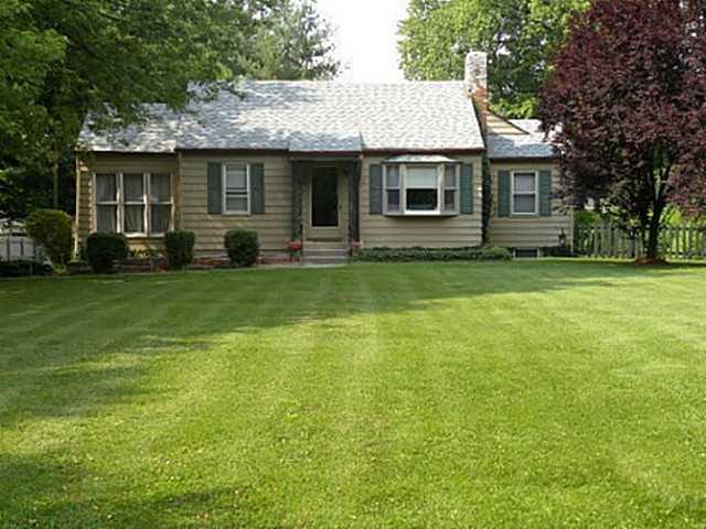 60 West Roberts Road Indianapolis, IN 46217 - Photo 1 of 15 Gallery Image 1