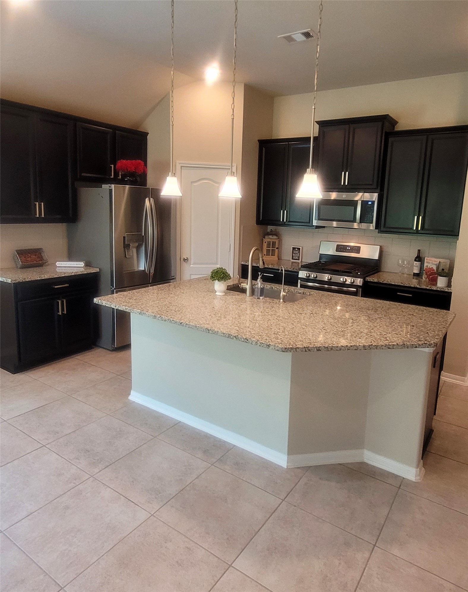 10659 Dolce Lane Rosharon, TX 77583 - Photo 9 of 32