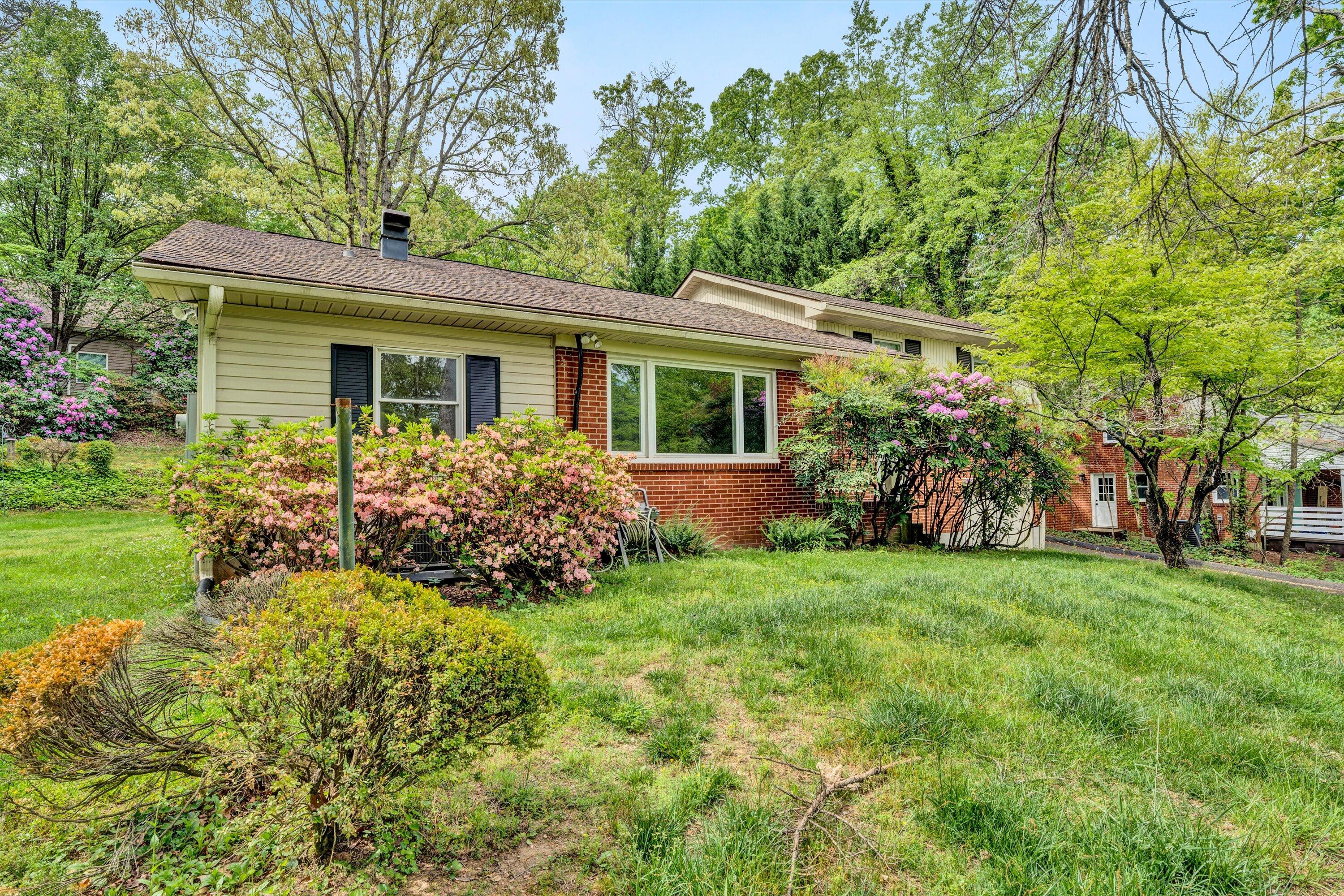 3604 Pinevale Road Roanoke, VA 24018 - Photo 3 of 36 03-043020240032