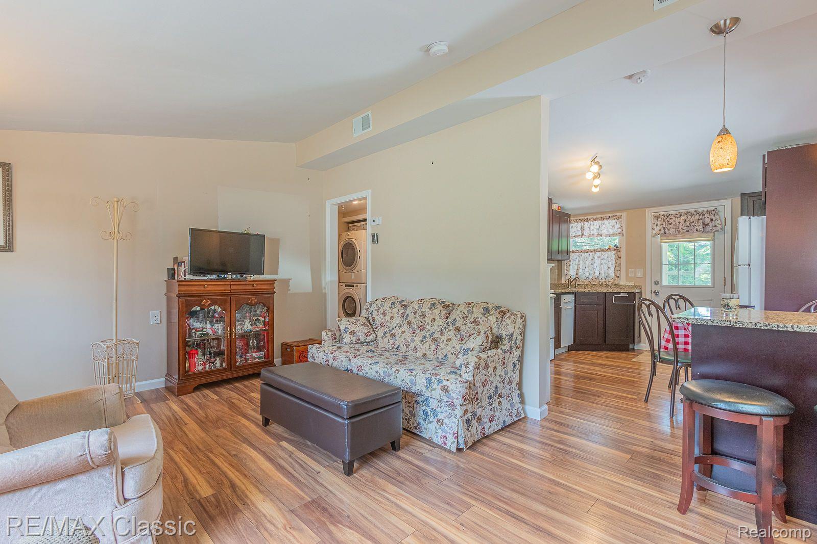 1833 Scheifle Road Walled Lake, MI 48390 - Photo 7 of 31 Gallery Image 7