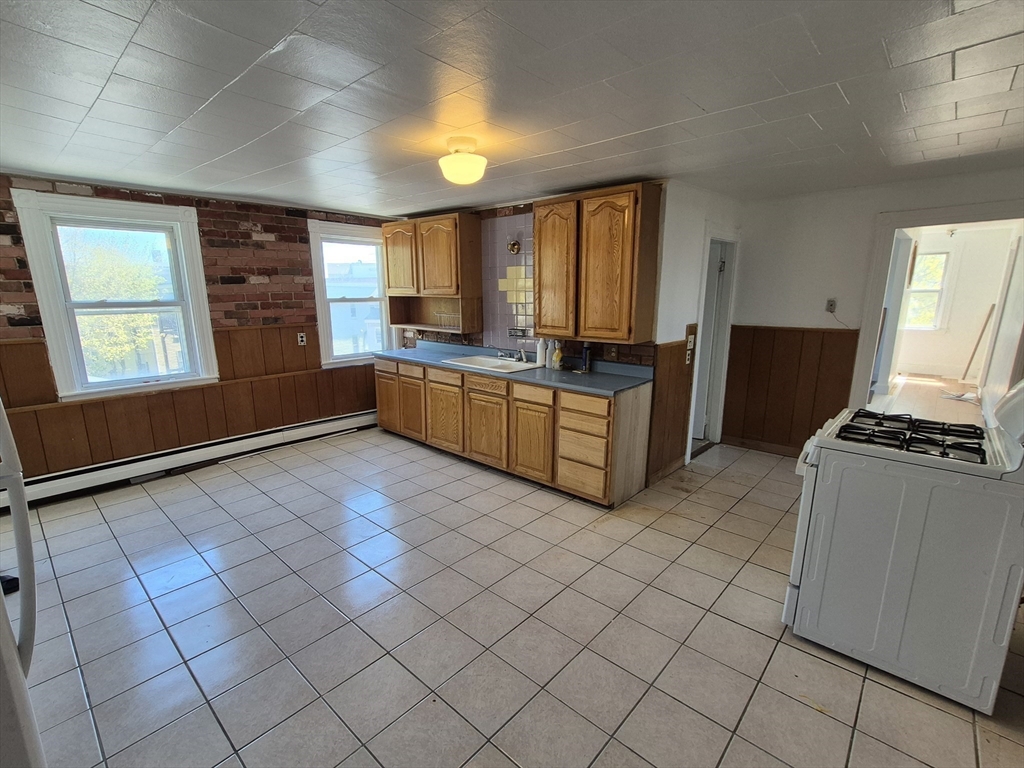 155 R Washington Street, Unit 3 Peabody, MA 01960 - Photo 14 of 17