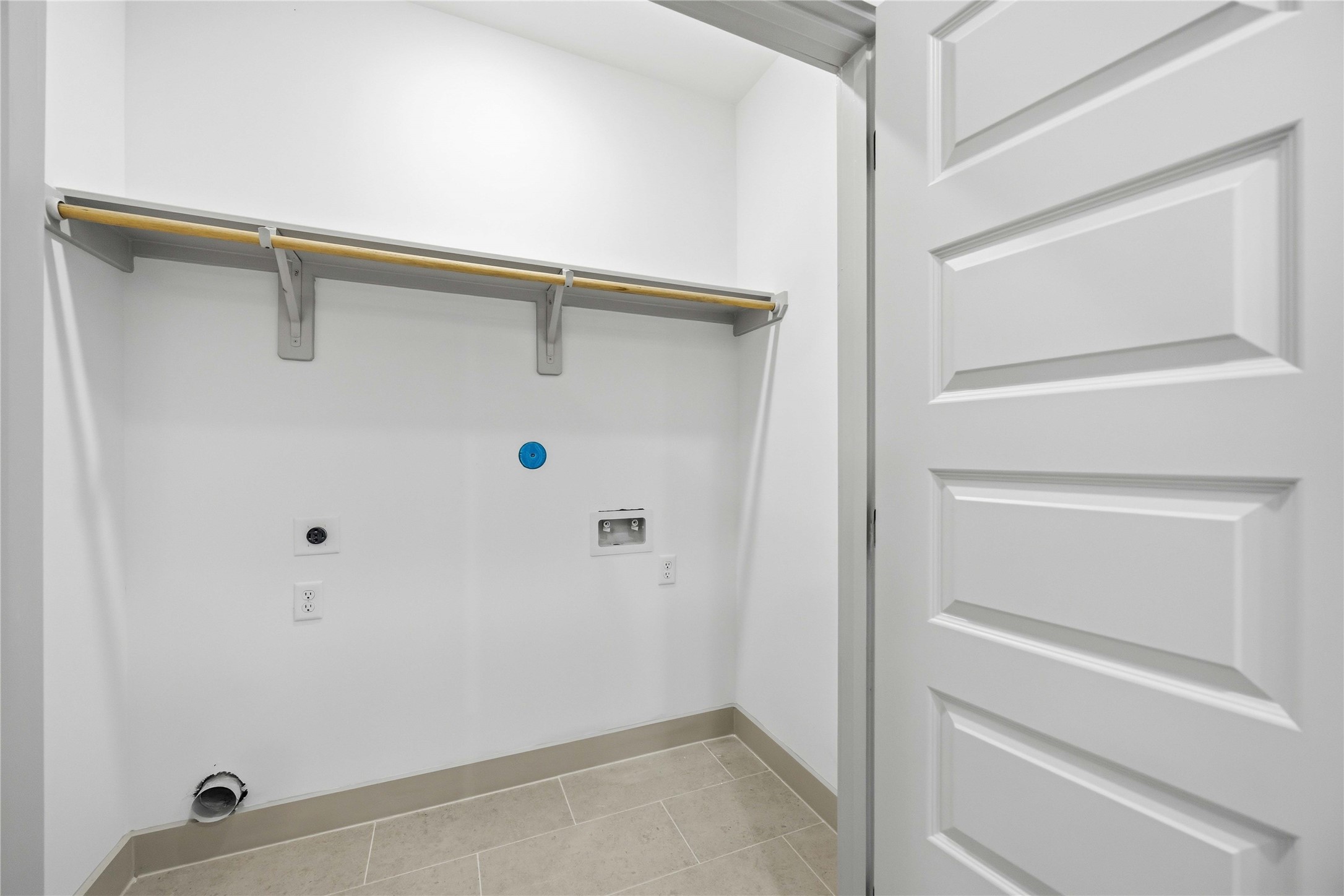 7555 Calhoun Road, Unit A/B Houston, TX 77033 - Photo 22 of 27 a view of walk in closet