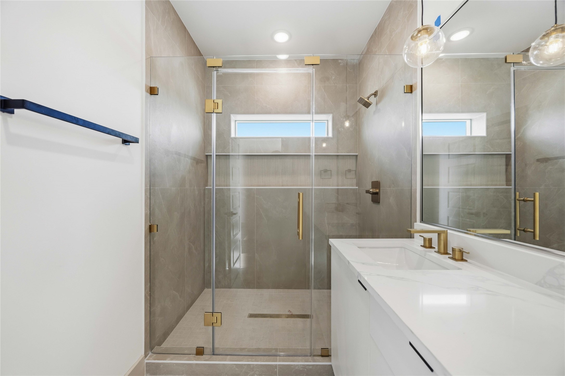 7555 Calhoun Road, Unit A/B Houston, TX 77033 - Photo 26 of 27 a bathroom with a shower and a sink