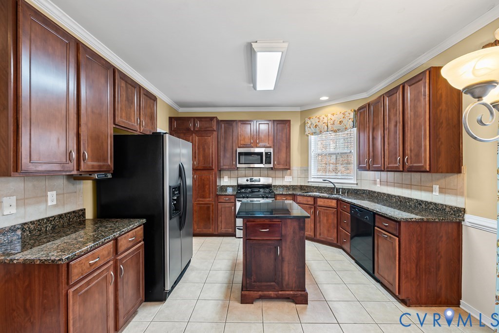 116 Jesse's Way Farmville, VA 23901 - Photo 10 of 47 Kitchen featuring wood cabinetry, granite-style co