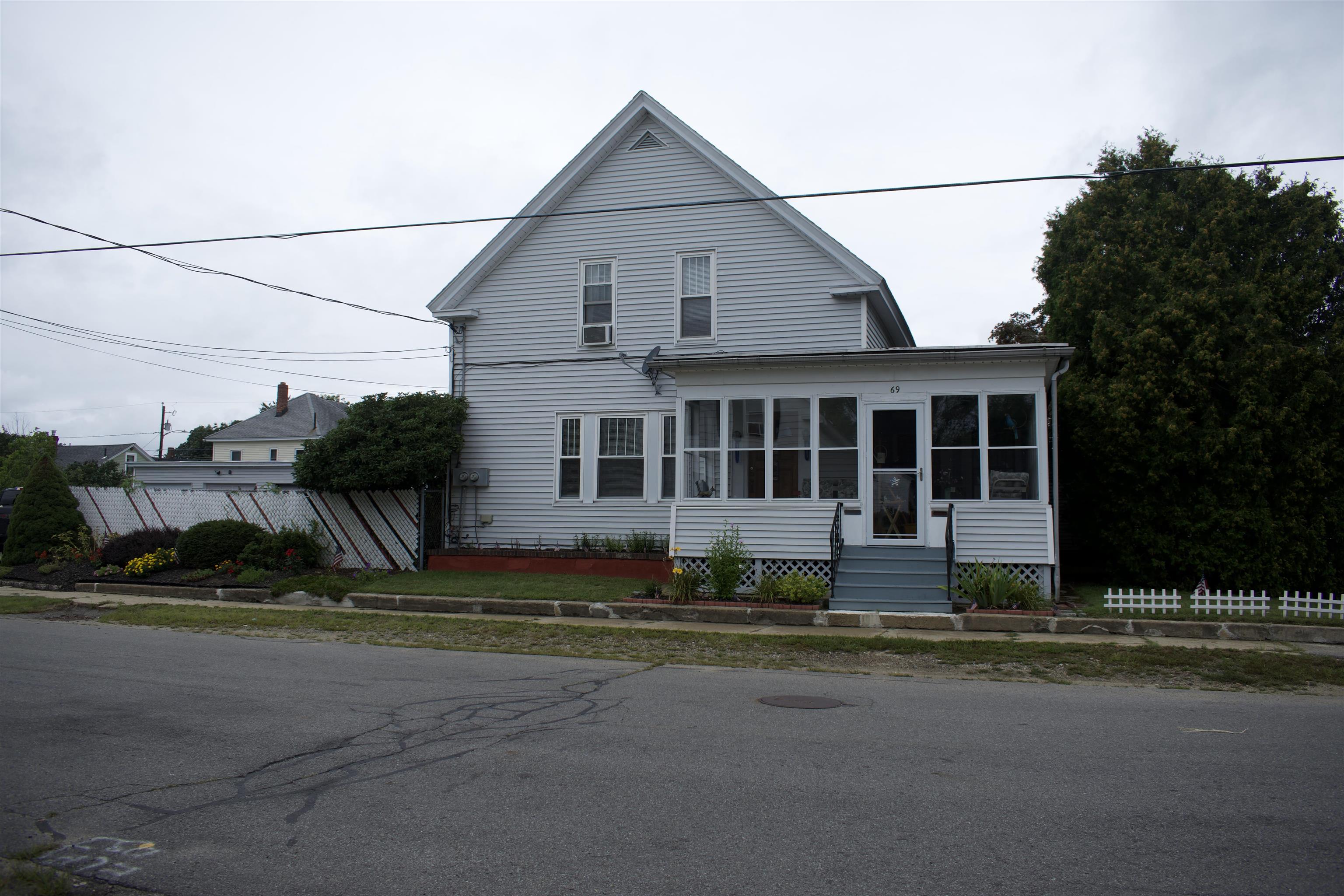 69 Pine Street Rochester, NH 03867 - Photo 2 of 37