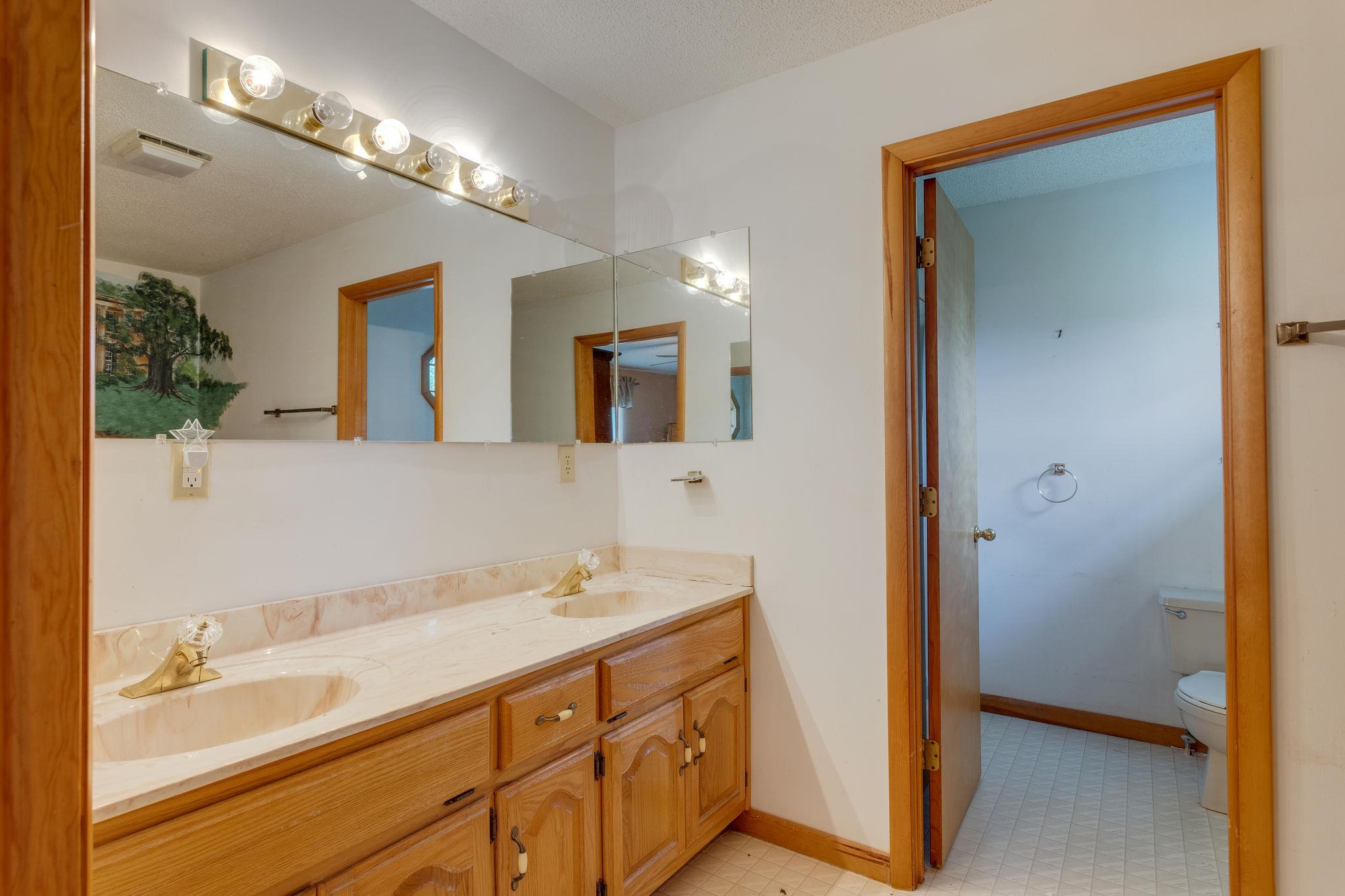 402 Canaan Road Columbia, TN 38401 - Photo 12 of 16 Master Bath with Double Vanity