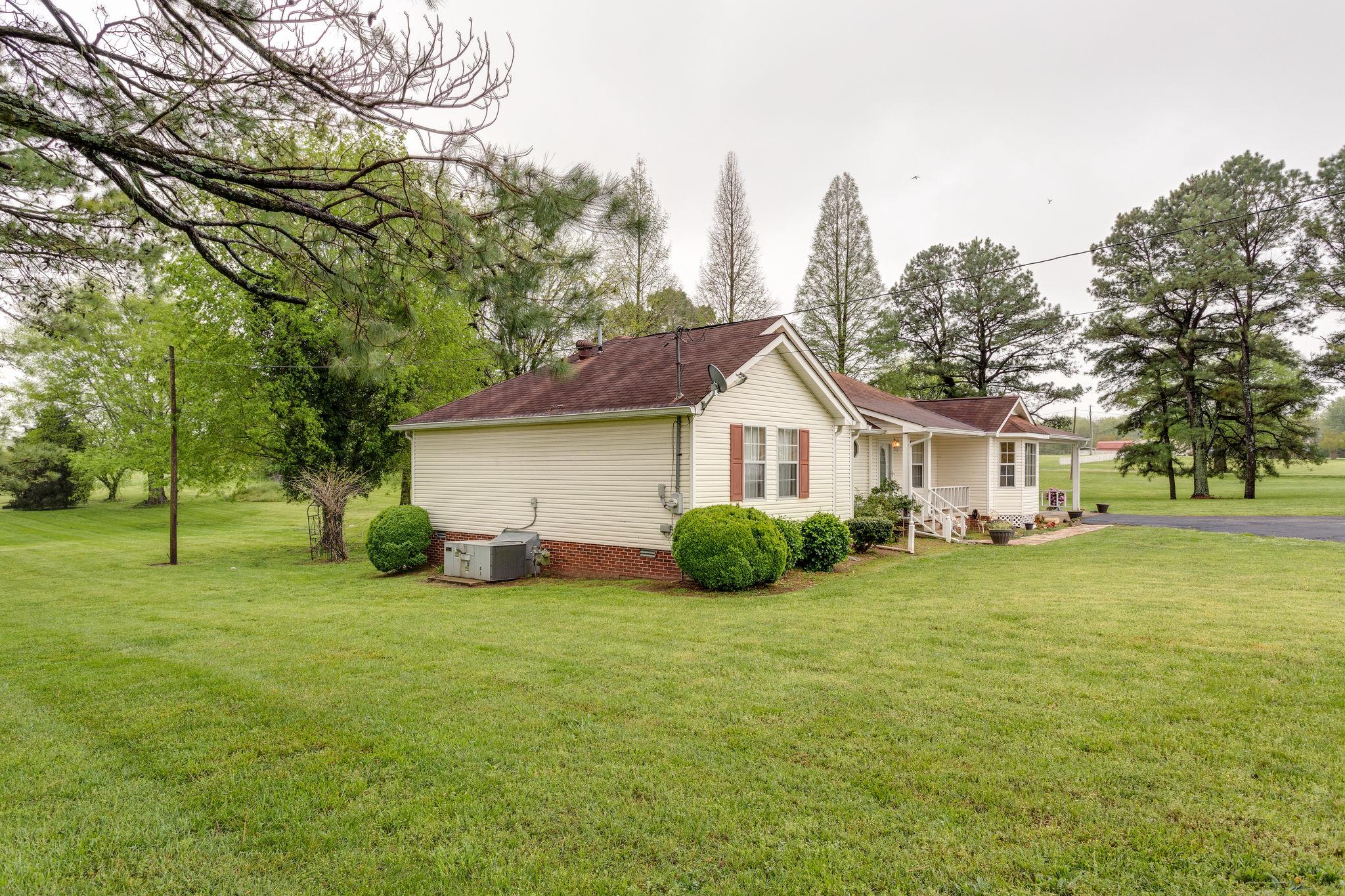 402 Canaan Road Columbia, TN 38401 - Photo 2 of 16 Well maintained home, conveniently located near Hwy 43. Great for commuting.