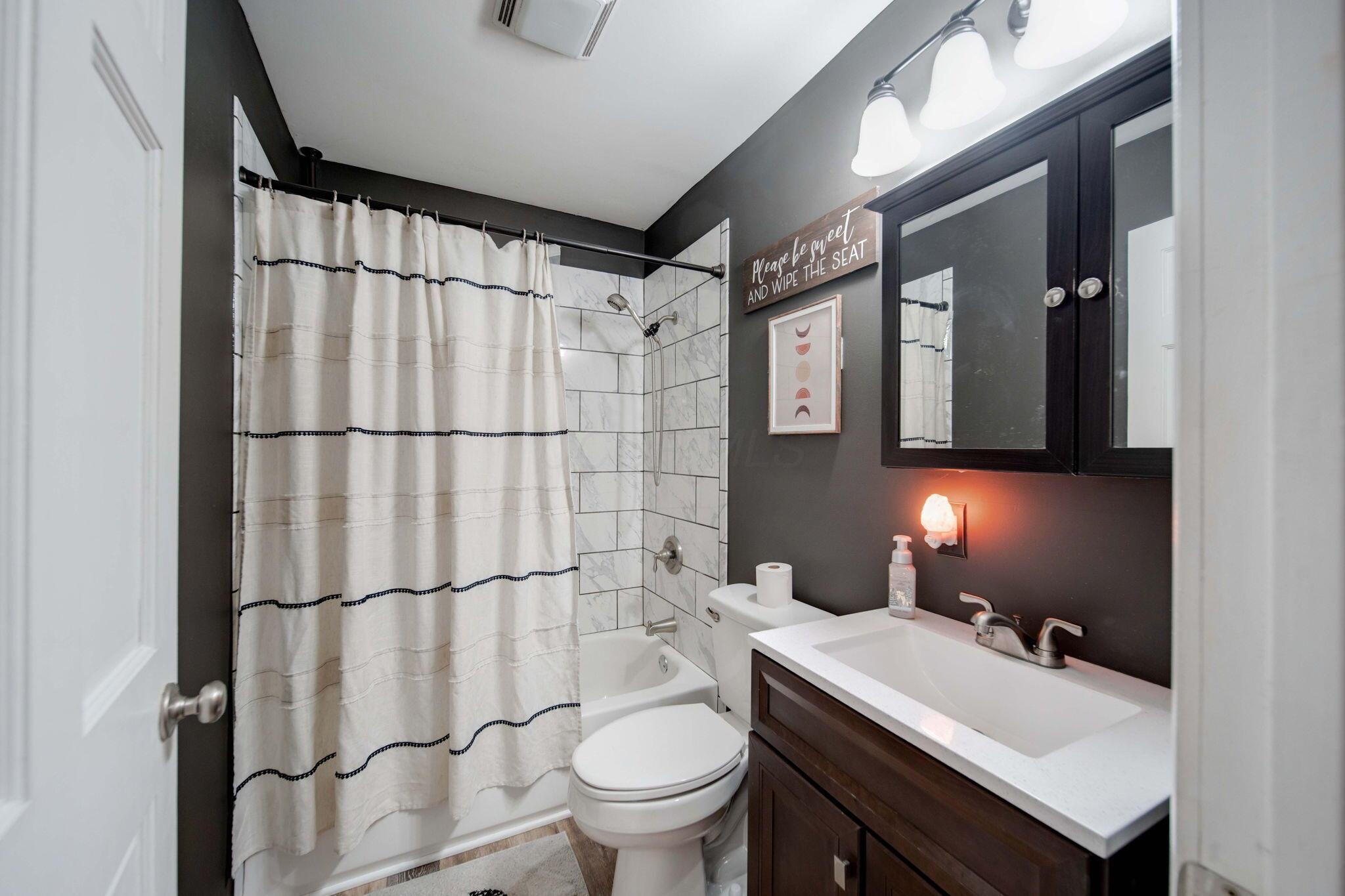 5243 Old Columbus Road Springfield, OH 45502 - Photo 12 of 19 Bathroom