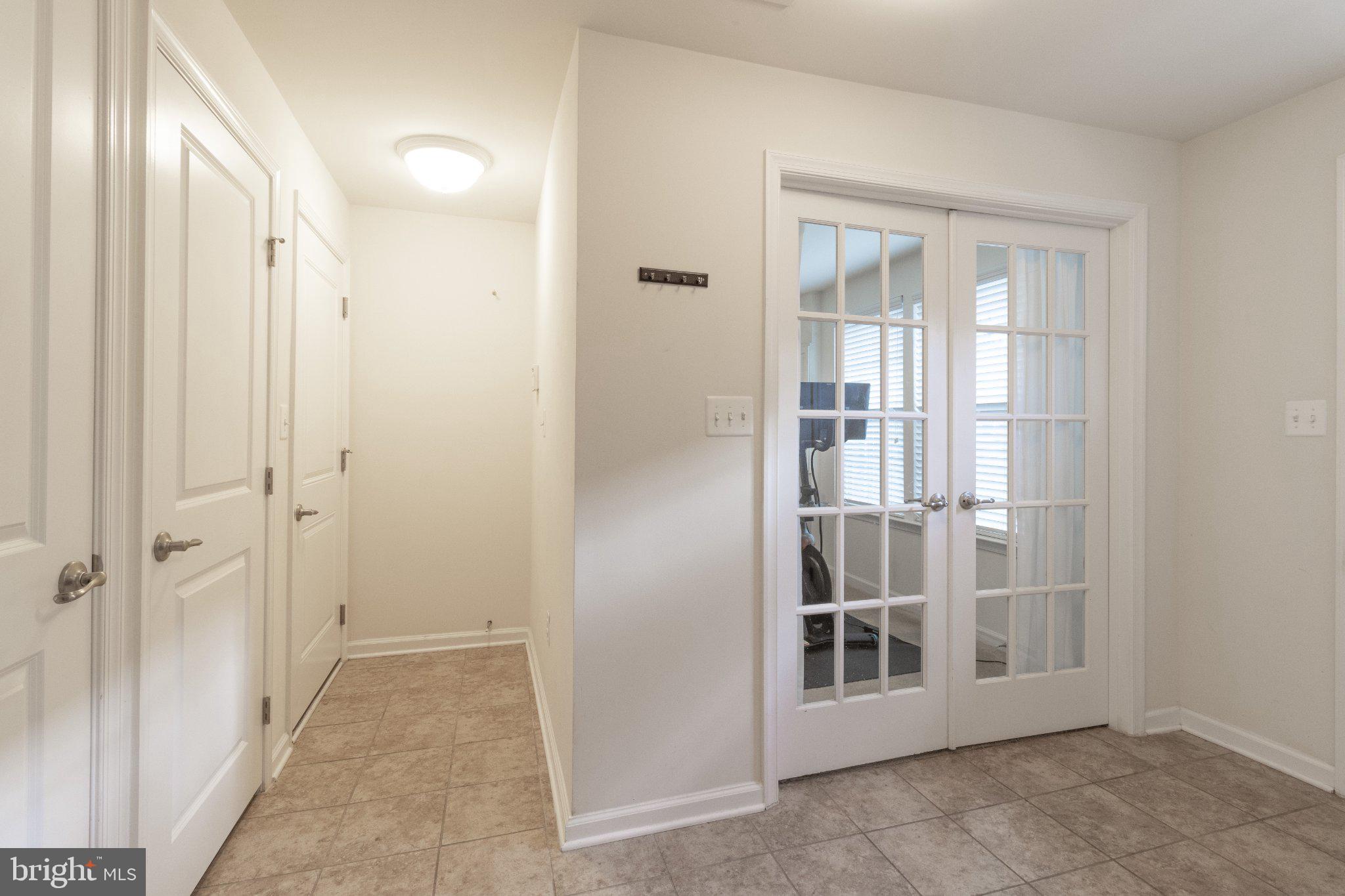 4658 Hudson Street Baltimore, MD 21224 - Photo 5 of 35 Bright and inviting entryway space.