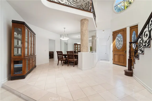 a view of an entryway with furniture