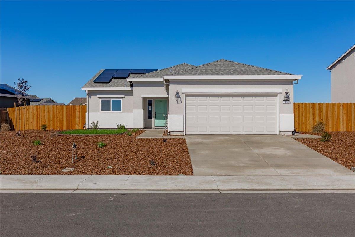 284 Piper Lane Colusa, CA 95932 - Photo 2 of 37 a front view of a house with a yard and garage