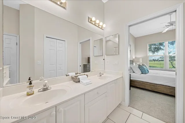 a en suite bathroom with double vanity sinks and a mirror