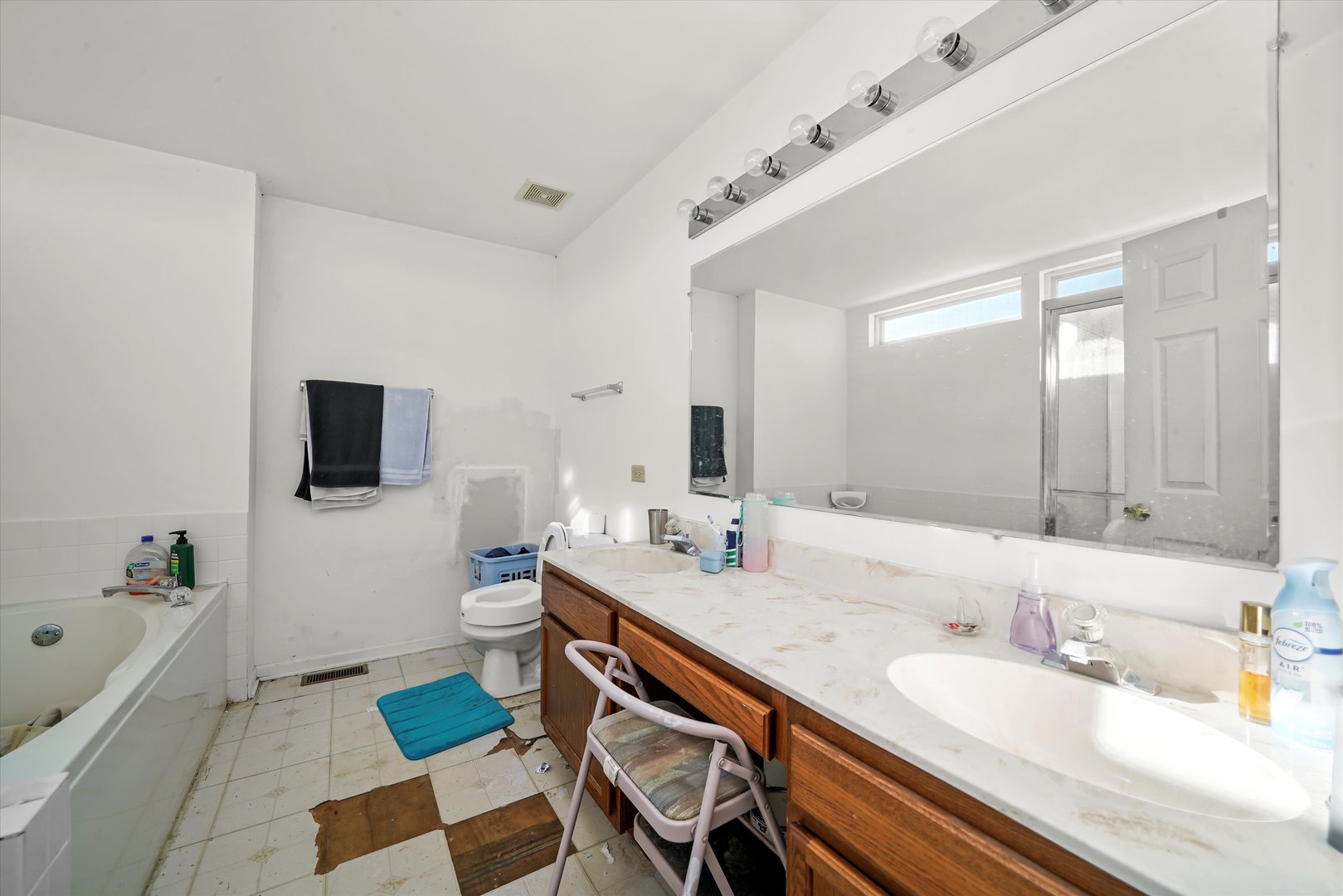 731 Bobwhite Lane New Lenox, IL 60451 - Photo 11 of 26 a spacious bathroom with a granite countertop sink mirror and bathtub