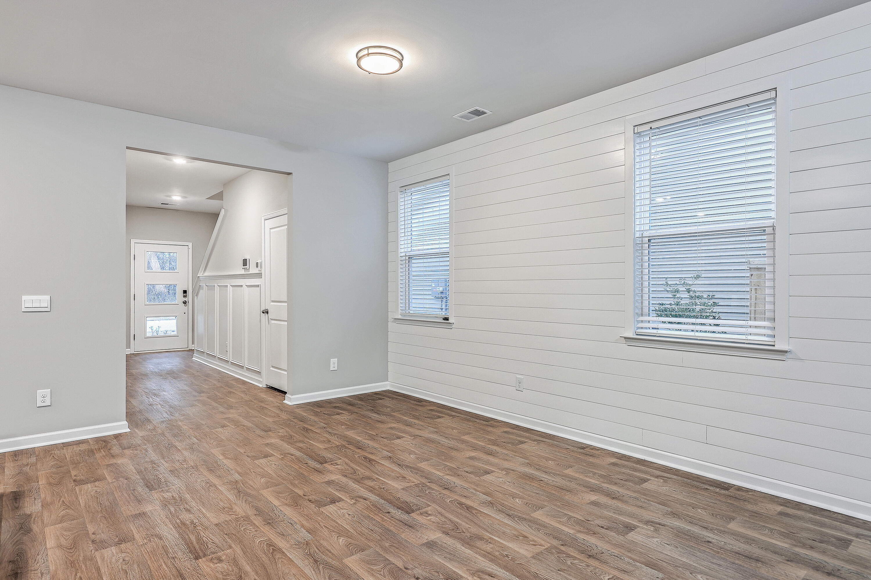 343 Lk Rdg Boulevard Summerville, SC 29486 - Photo 2 of 28 ZYN_9995_6_7_8_9_99_999