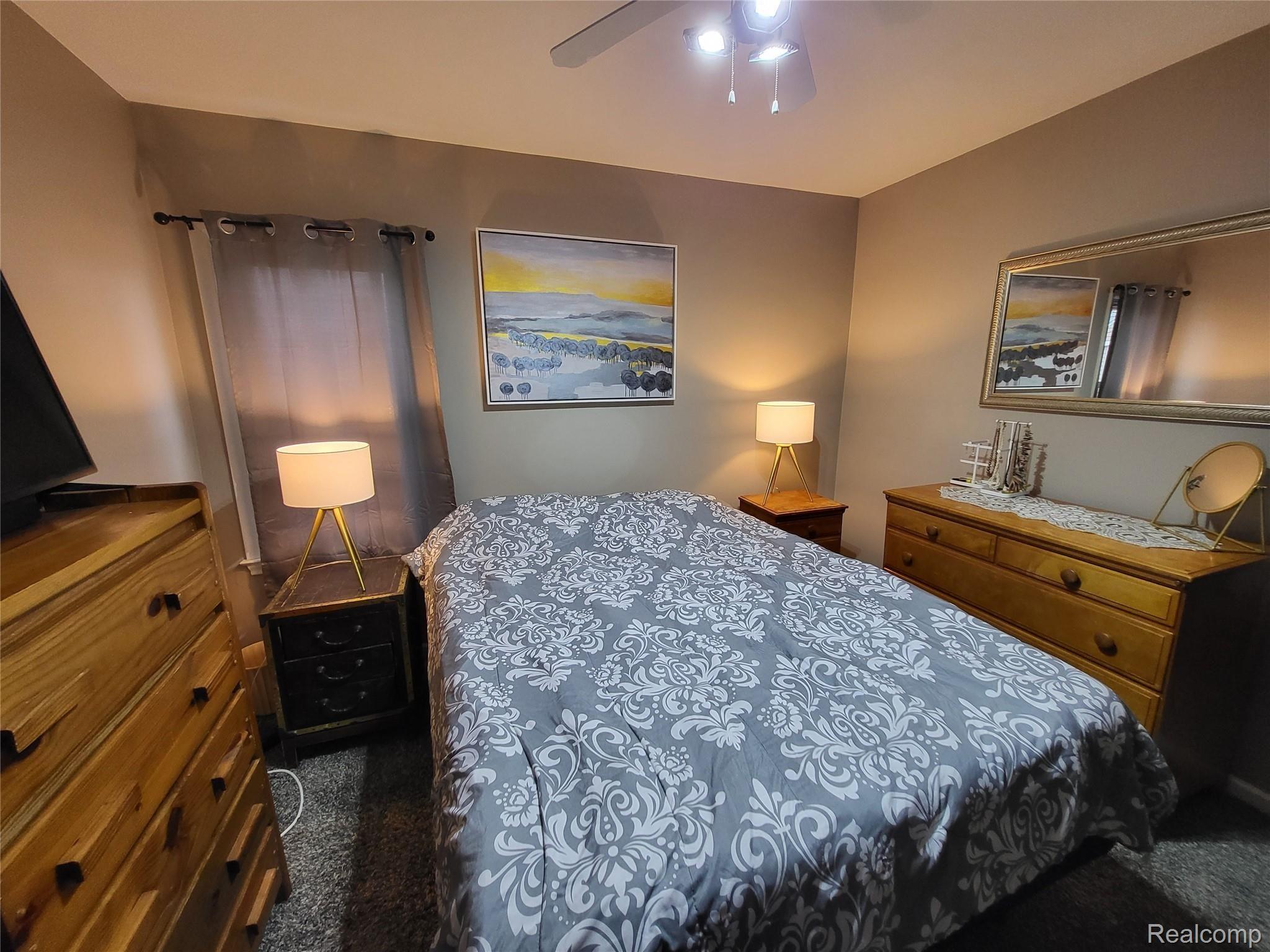 2239 Roslyn Road Grosse Pointe, MI 48236 - Photo 27 of 32 20220113_144312.jpg