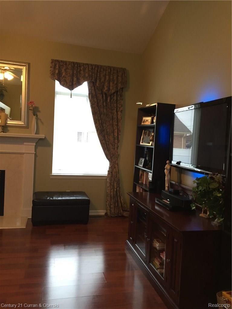 38588 Westchester Road Sterling Heights, MI 48310 - Photo 5 of 33 IMG_0314 (1).JPG