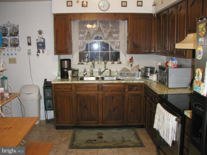 4043 Breaknock Road Bumpass, VA 23024 - Photo 4 of 6 Kitchen