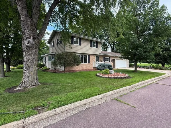 $289,000 | 1134 10th Street, Westbrook, MN 56183
