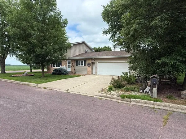$289,000 | 1134 10th Street, Westbrook, MN 56183