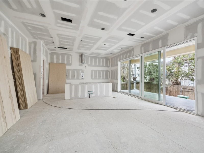 2514 Southgate Boulevard Houston, TX 77030 - Photo 15 of 38 Kitchen, Bar, Breakfast Area with Island