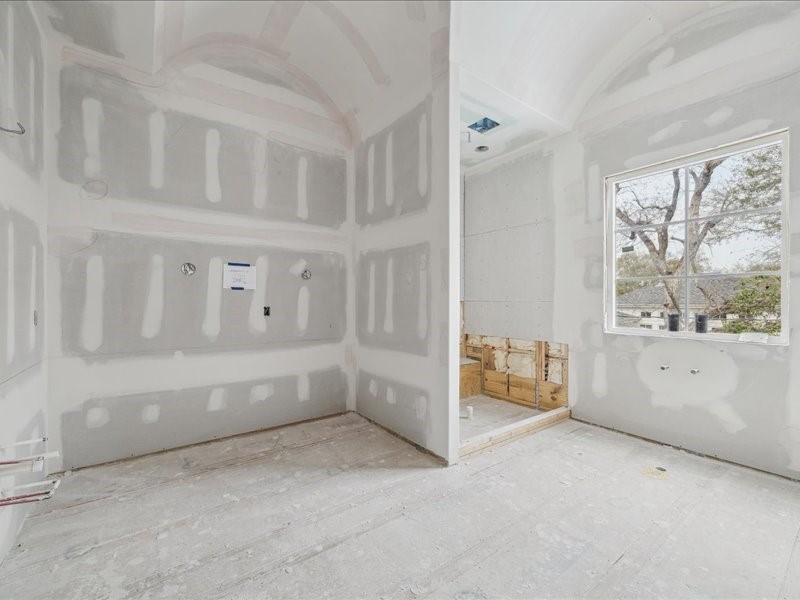 2514 Southgate Boulevard Houston, TX 77030 - Photo 26 of 38 Primary Bathroom with separate tub and shower, his and her vanities