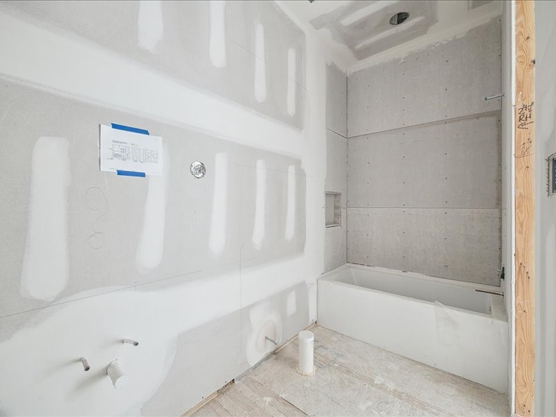 2514 Southgate Boulevard Houston, TX 77030 - Photo 33 of 38 Ensuite Bath 3