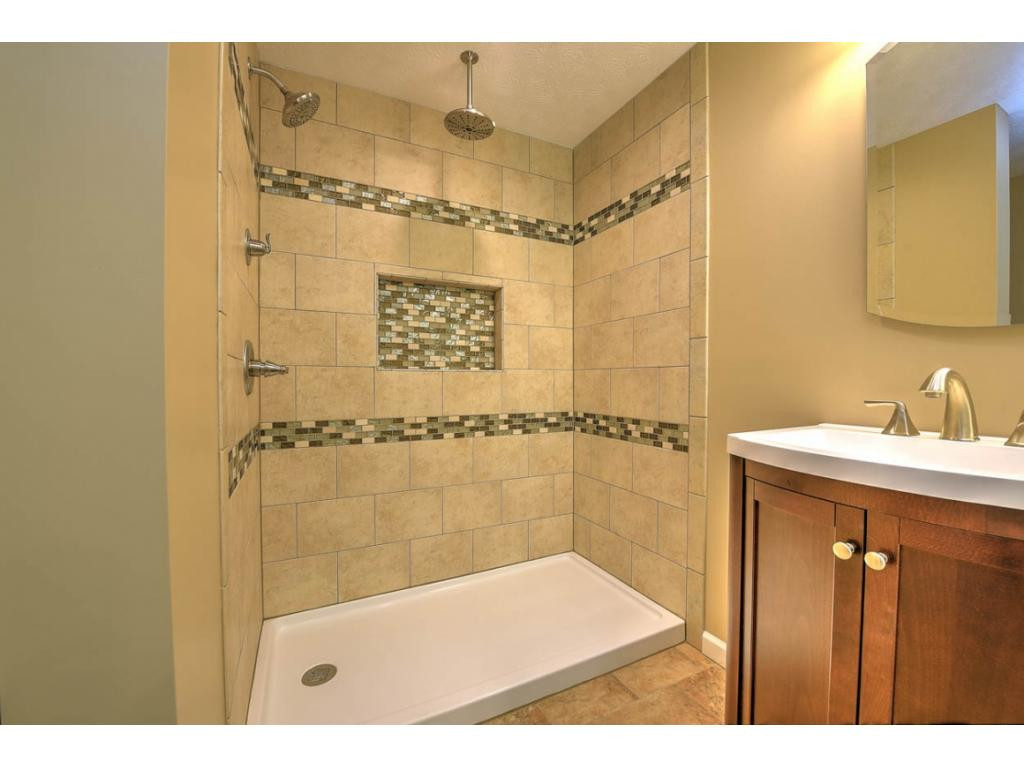 2040 Gregory Road Kingsport, TN 37665 - Photo 23 of 36 Rain Shower