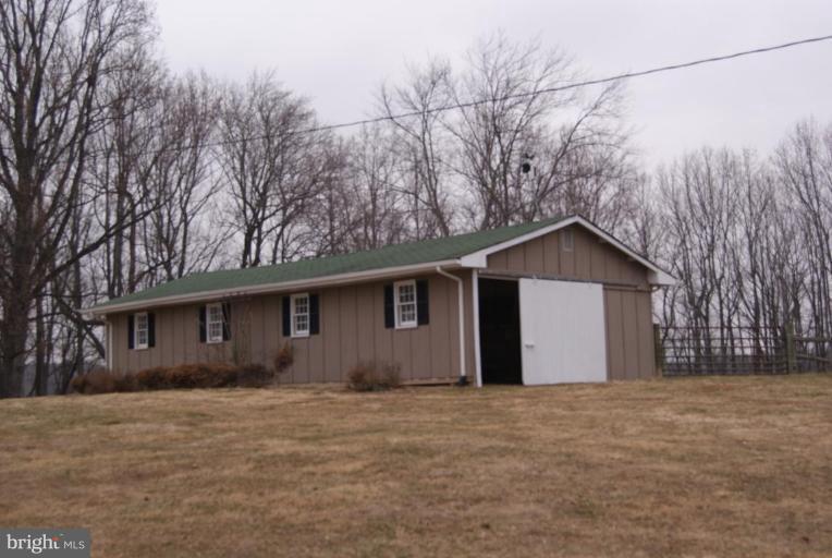 206 Richmond Road Castleton, VA 22716 - Photo 3 of 28 Barn