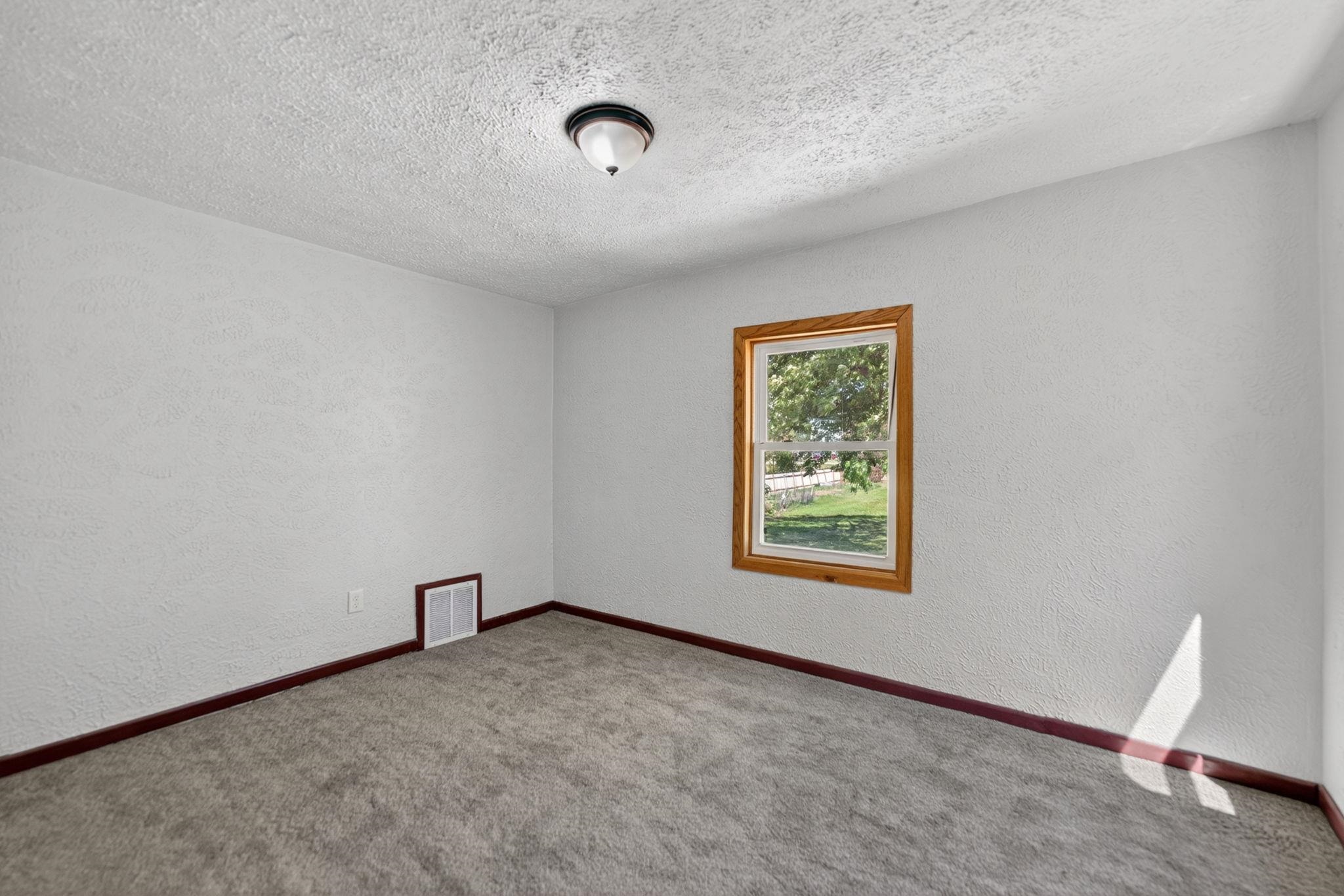 972 East Philhower Road Beloit, WI 53511 - Photo 14 of 29