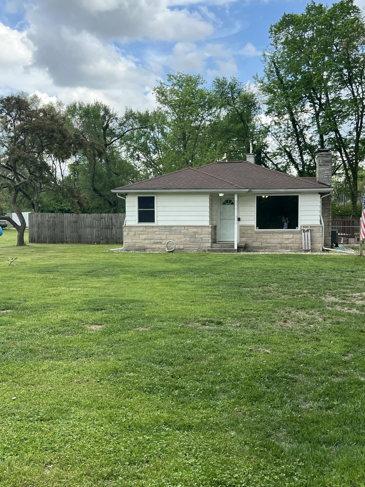104 Ontario Road Niles, MI 49120 - Photo 2 of 43 IMG_4276