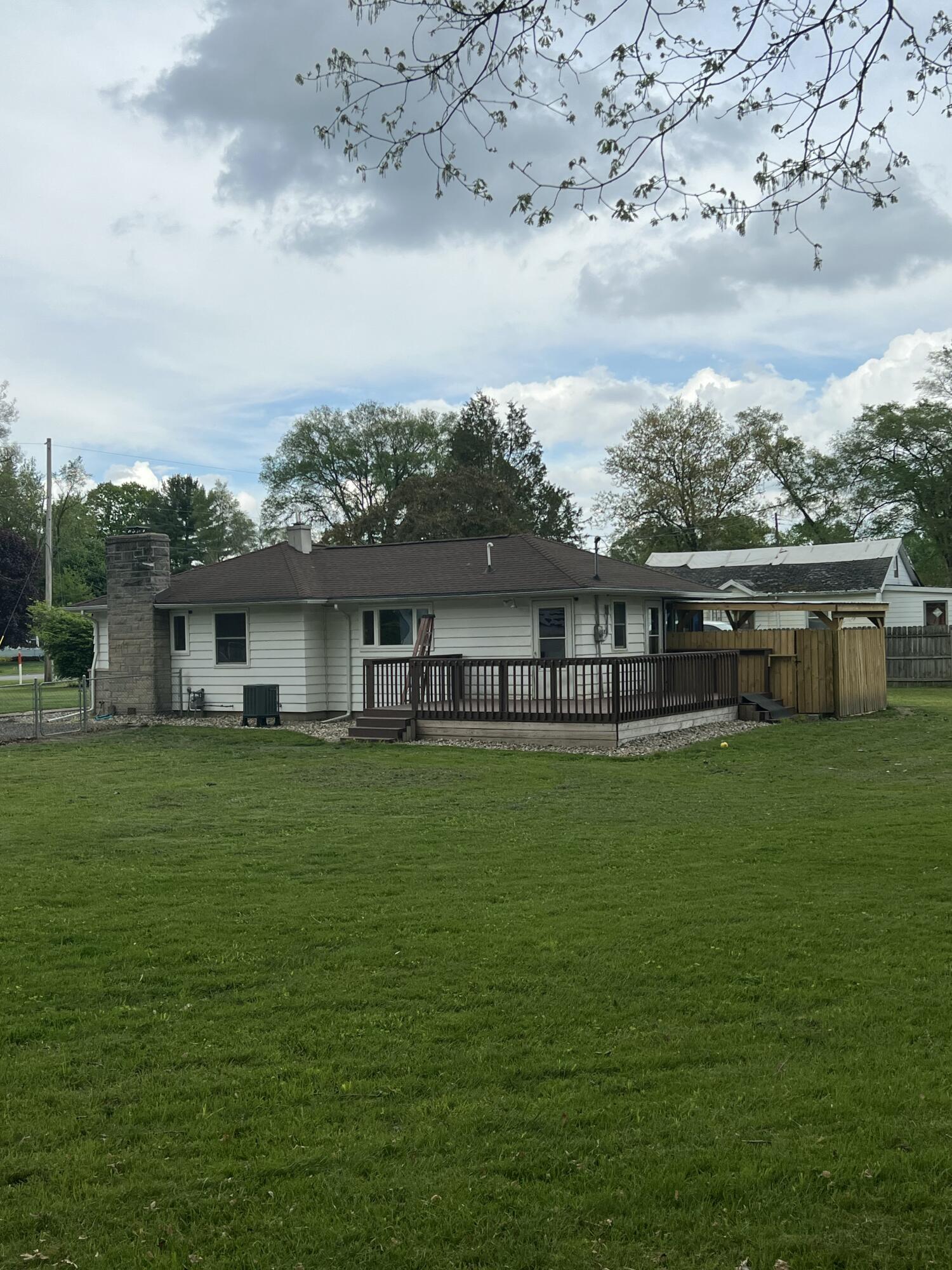 104 Ontario Road Niles, MI 49120 - Photo 5 of 43 IMG_4250