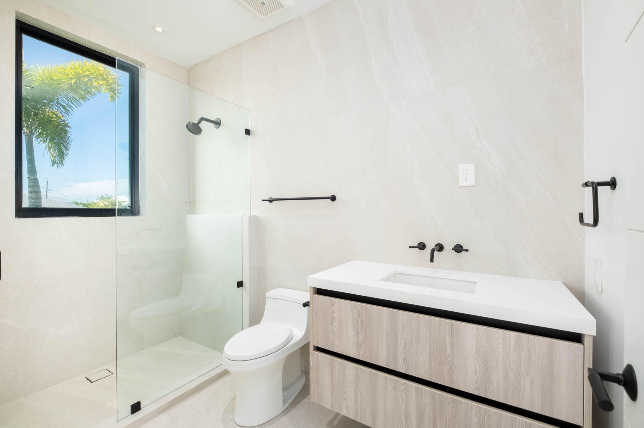 301 Buttonwood Circle, Unit B Key Largo, FL 33037 - Photo 28 of 52 2nd Bathroom