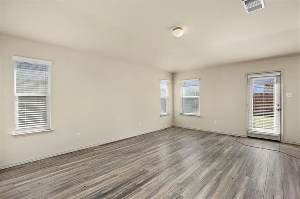 $1,575 | 112 Hondo Gap Lane, Jarrell, TX 76537