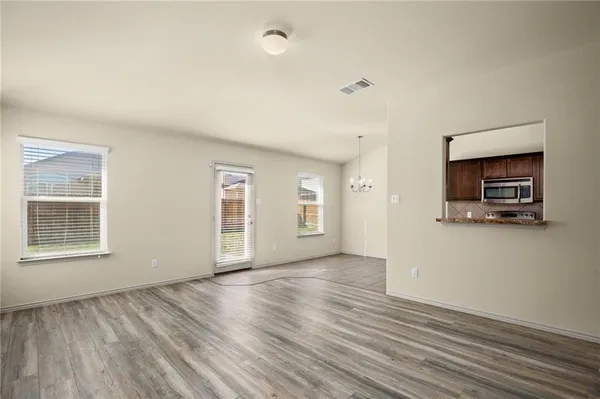 $1,575 | 112 Hondo Gap Lane, Jarrell, TX 76537